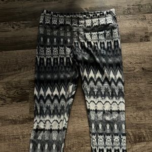 Like new Amazon brand leggings